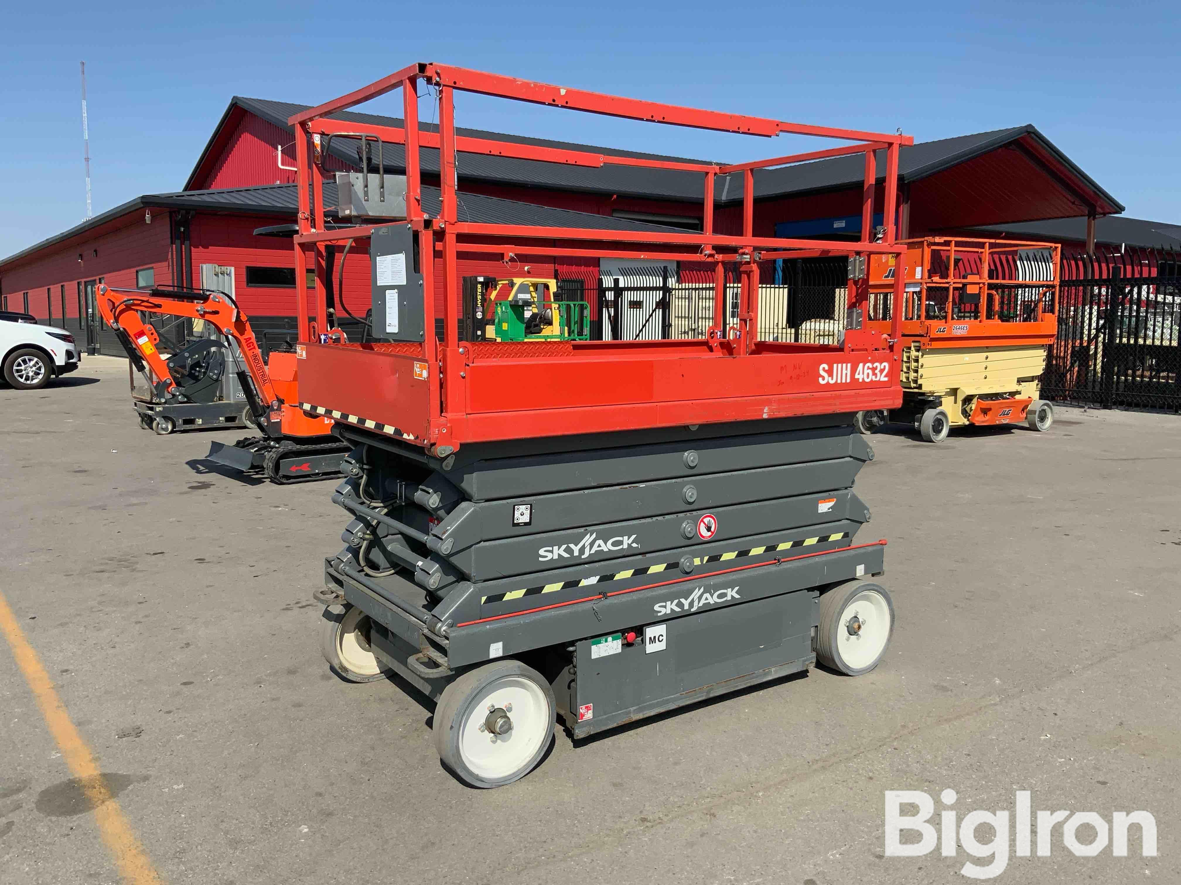 2017 SkyJack SJ4632 Electric Self-Propelled Scissor Lift 