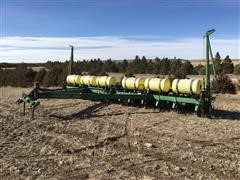 John Deere 7200 MaxMerge 2 12R30 Vacuum Planter 