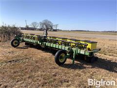 John Deere 1730 MaxEmerge Plus 15R19" Planter 