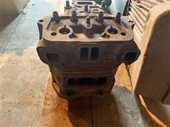 items/b435dce4da5cee11a81c6045bd4a636e/johndeere620gascylinderandhead_2186b86835b6456cb9e6c020ed3187a1.jpg