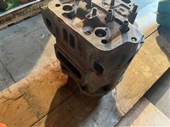 items/b435dce4da5cee11a81c6045bd4a636e/johndeere620gascylinderandhead_5e9740908ead408bb596f65cfc589668.jpg