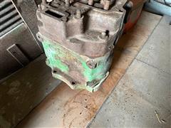 items/b435dce4da5cee11a81c6045bd4a636e/johndeere620gascylinderandhead_9f32c178785f4326b843de25cc9bf5bd.jpg