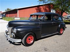 1941 Ford Super Deluxe Sedan 