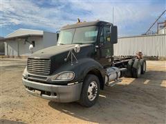 2007 Freightliner Columbia 120 T/A Cab & Chassis 