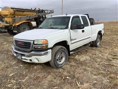 2004 GMC Sierra K2500 Heavy Duty 4x4 Extended Cab Pickup 