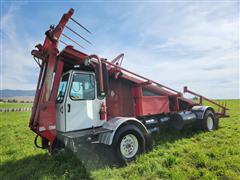 2004 Stinger 4400 S/A Bale Stacker Truck 