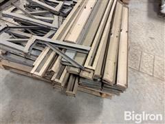 items/b5e2575db026f0119d470022489090e9/lozier-display-shelving_714121cf786f46b39ec8751a3d629629.jpg