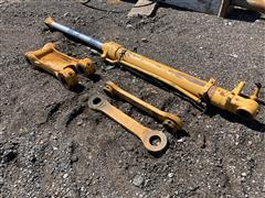 John Deere 690 ELC Excavator Bucket Cylinder, H-Link, & Dog Bones 