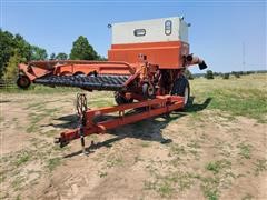 International 914 Pull Type Combine 