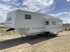 2004 Layton Nomad 295 30’ T/A Fifth Wheel Travel Trailer 