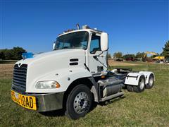 2006 Mack CXN613 T/A Truck Tractor W/Vision Day Cab 