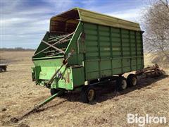 John Deere 716A T/A Forage Wagon 