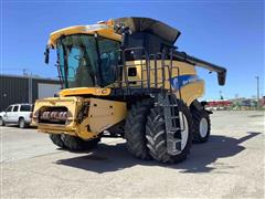 2011 New Holland CR9070 2WD Combine 