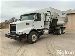 2015 Volvo VHD T/A Feed Truck W/MMI 1052 Mixer Box 