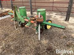 John Deere 2R36 Planter 