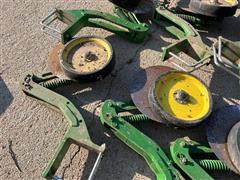 items/b7d5ff2380efed11a81c6045bd4cc723/johndeere1770planterunits-2_946bae5c014c416db213f11bc2a648c7.jpg