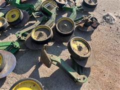 items/b7d5ff2380efed11a81c6045bd4cc723/johndeere1770planterunits-2_aa5d408afbb1445a83d80fe09012d9ab.jpg