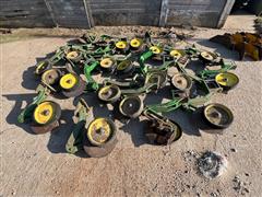 items/b7d5ff2380efed11a81c6045bd4cc723/johndeere1770planterunits-2_f3b8b9a416c545da925ba103fe1f1345.jpg