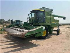 1984 John Deere 7720 2WD Combine W/843 Header 