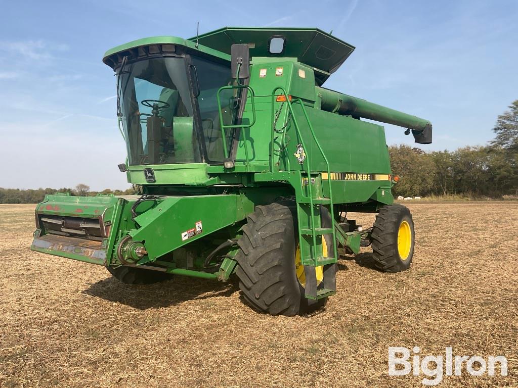 1997 John Deere 9600 4WD Combine 