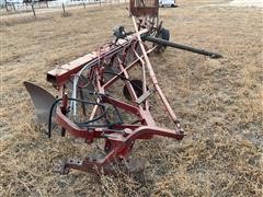 International 560 6 Bottom Plow 