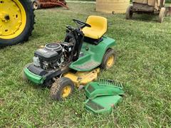 John Deere LX176 Lawn Tractor W/Deck 