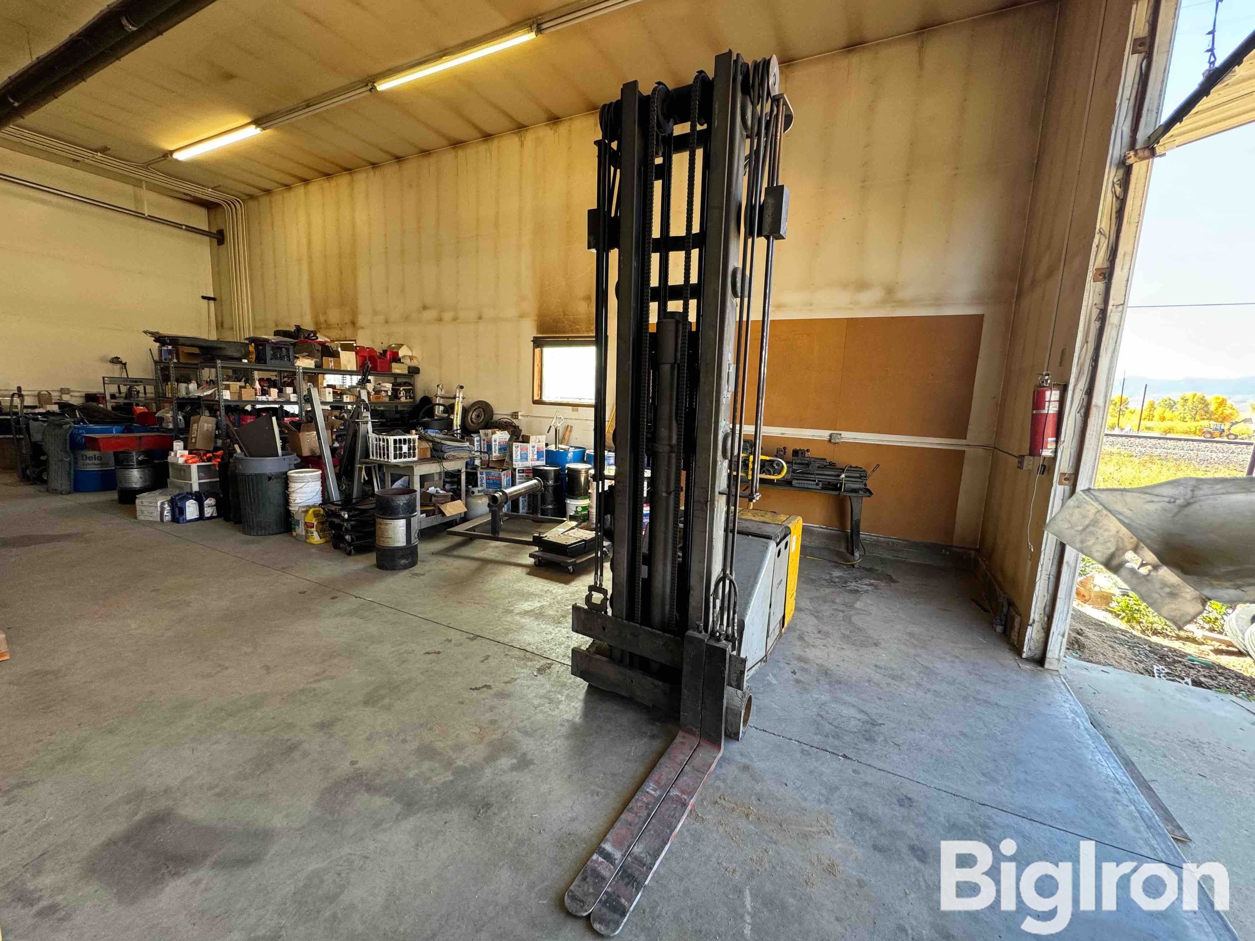 Clark 30TTF Powrworker Stacker Electric Forklift 