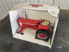 Ertl Farmall 806 Toy Tractor 