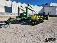 John Deere 7200 MaxEmerge 2 16R30" Planter 