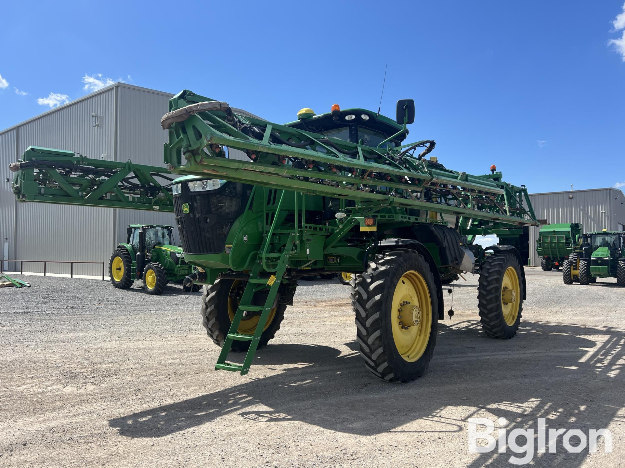 2016 John Deere R4038 Self-Propelled Sprayer 