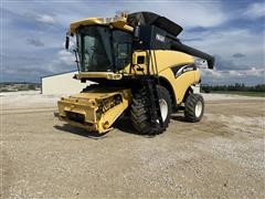 2003 New Holland CR940A Combine 