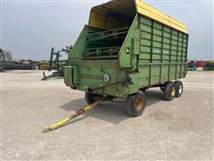 John Deere 716 Forage Wagon 