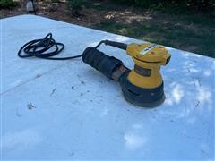 DeWalt DW421 Random Orbit Palm Sander 