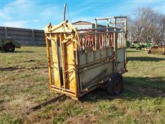 Portable Squeeze Chute W/Foremost 30 Headgate 