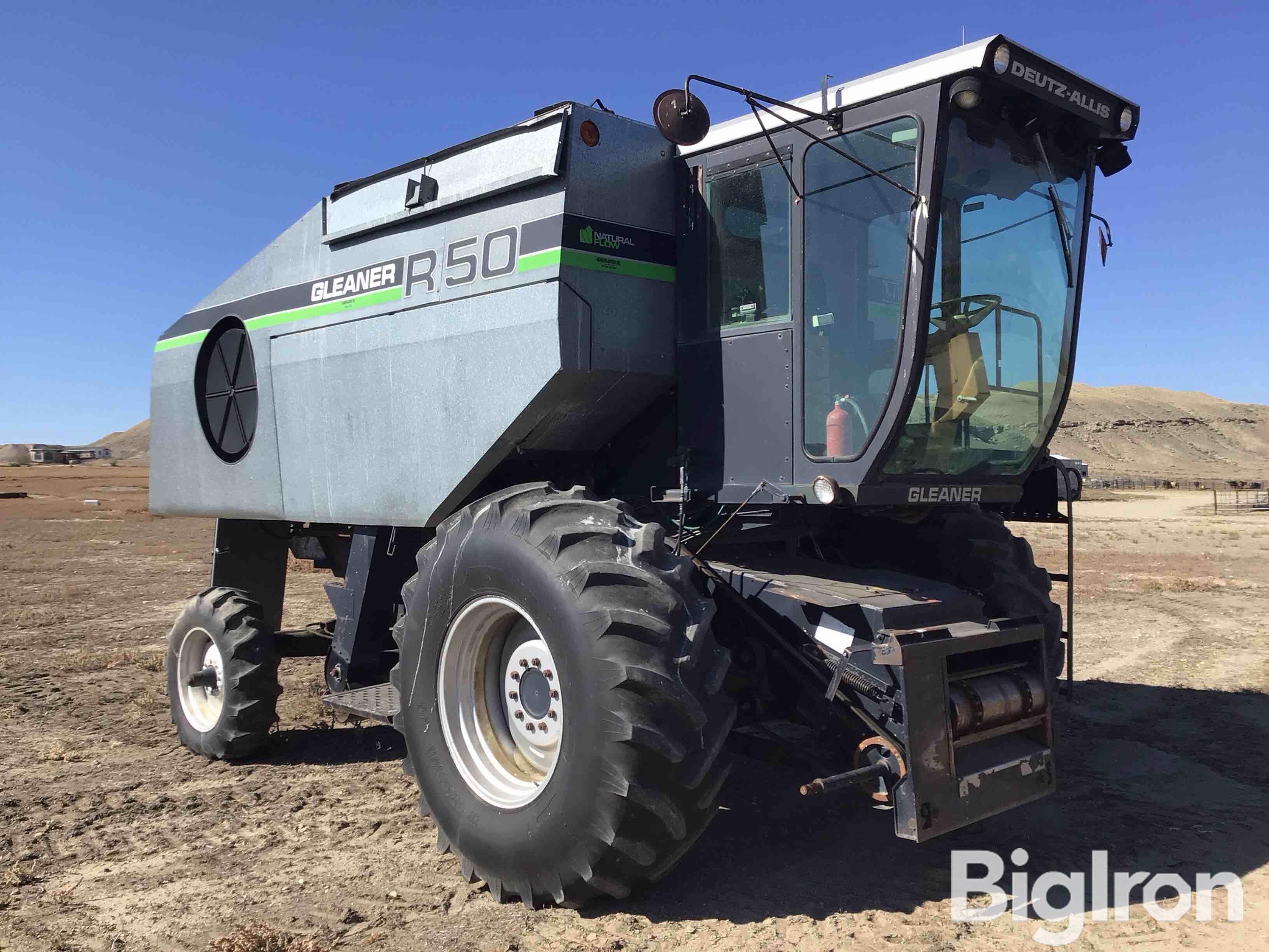 1987 Gleaner R50 2WD Combine 