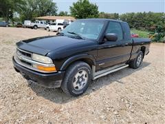 1999 Chevrolet S10 4x4 Extended Cab Pickup 