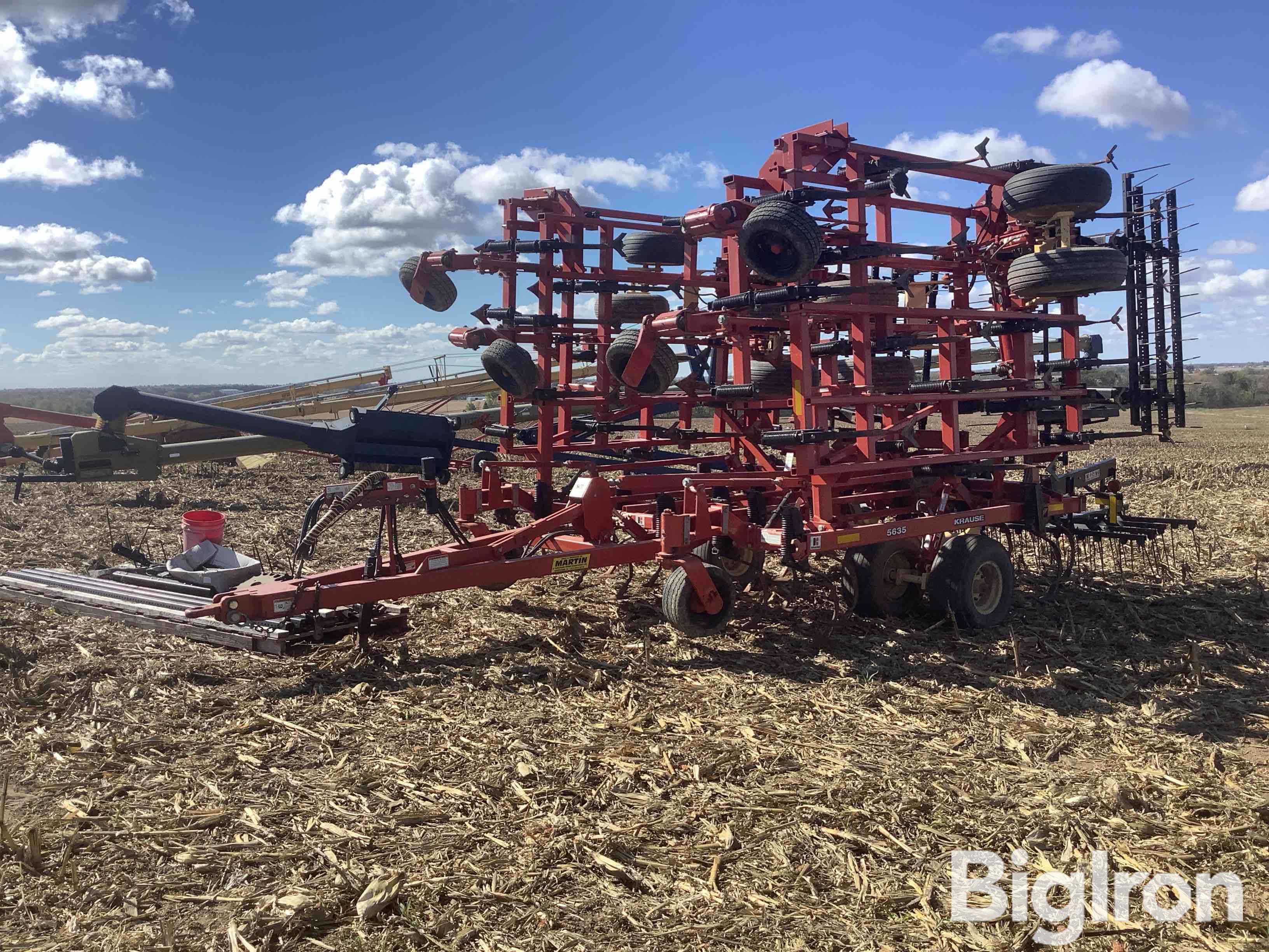 2010 Krause 5635 Field Cultivator 