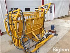 2023 Sioux Steel Livestock Prairie Gold Hydraulic Calf Chute (Left-Handed) 