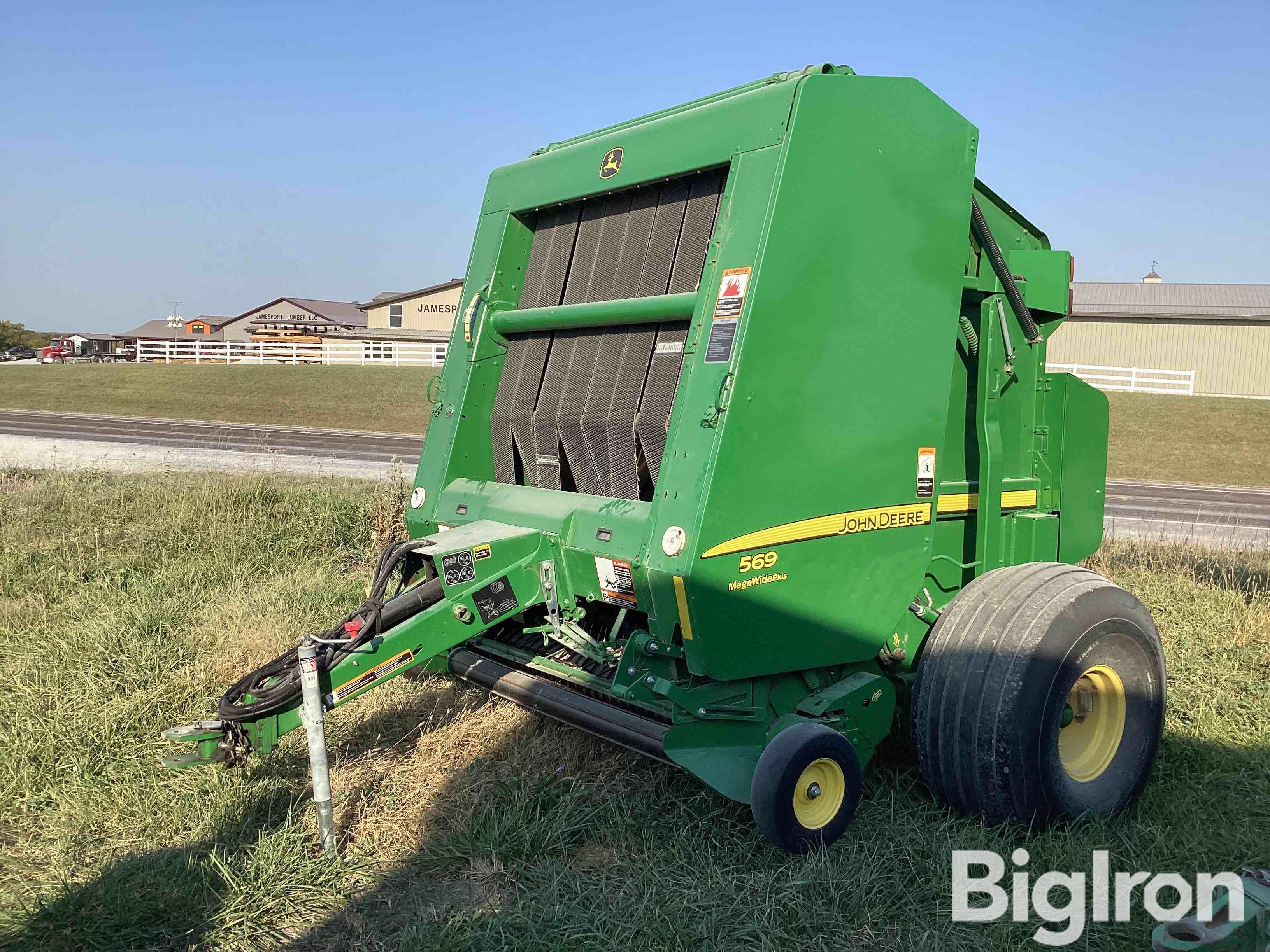 2015 John Deere 569 MegaWidePlus Round Baler 