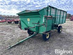 John Deere 112 Chuck Wagon 