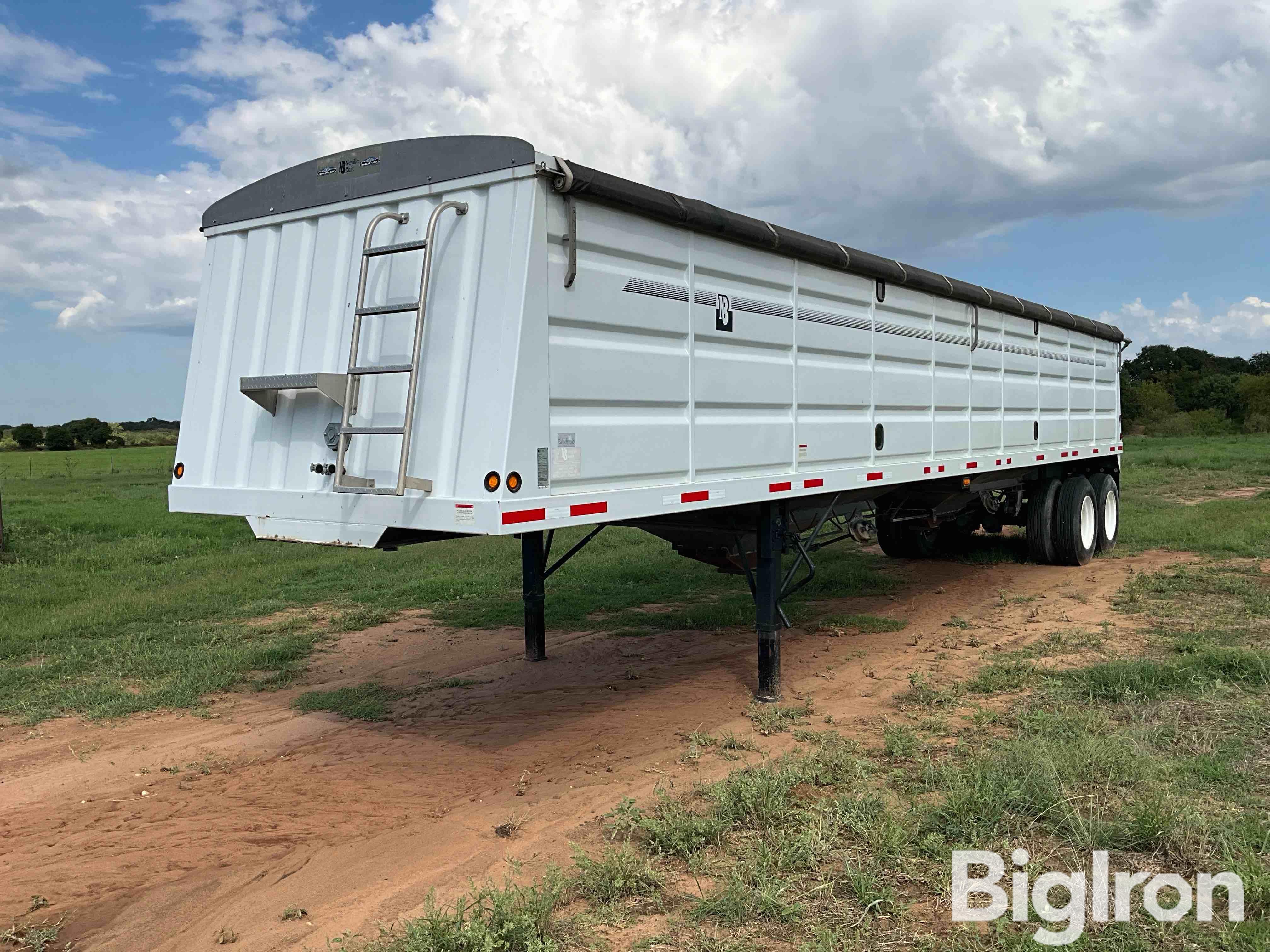 2016 Neville Built T/A Grain Trailer 