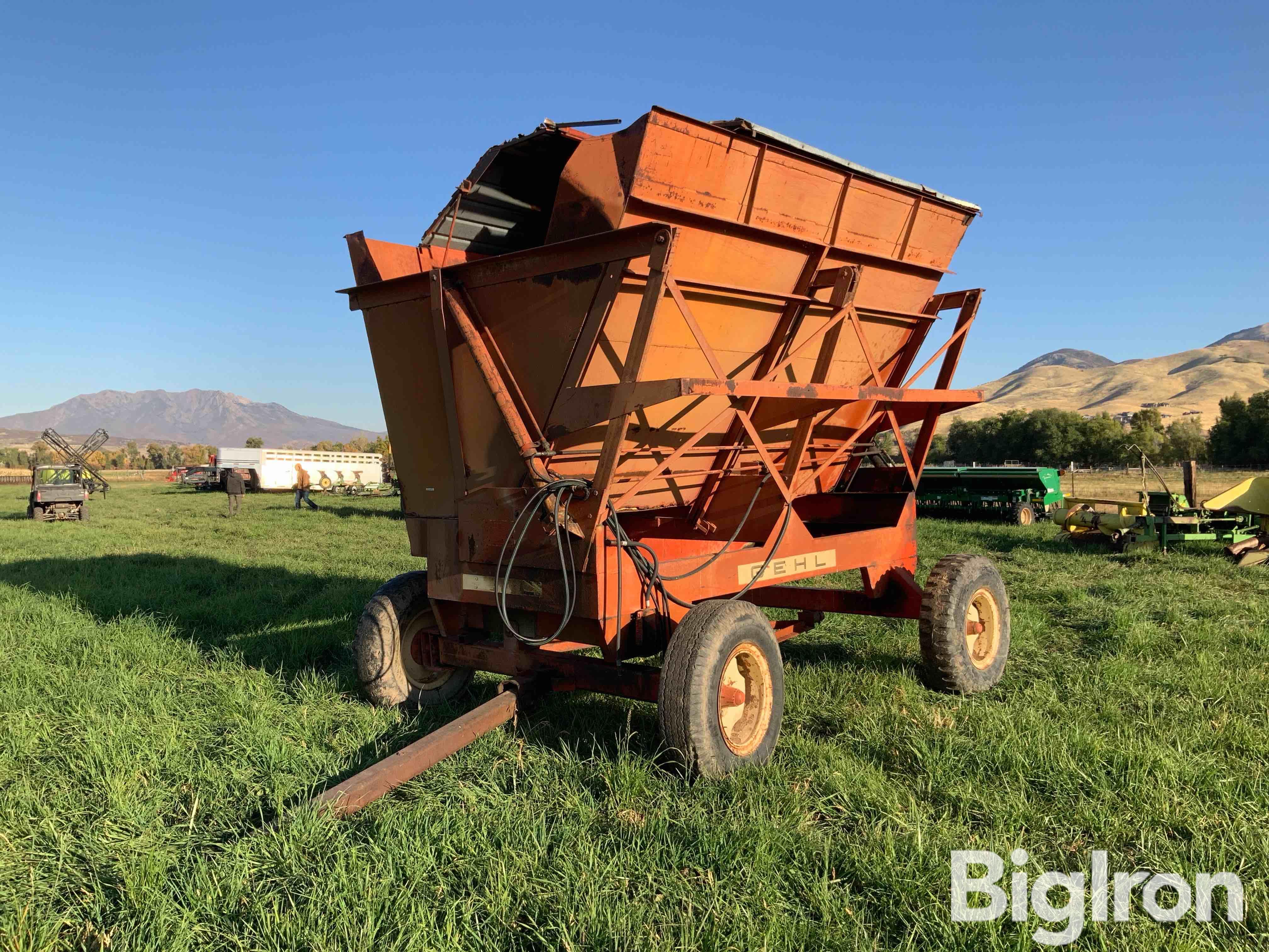 Gehl Dump Wagon 