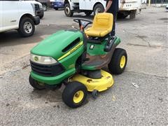 John Deere LA110 Lawn Tractor 