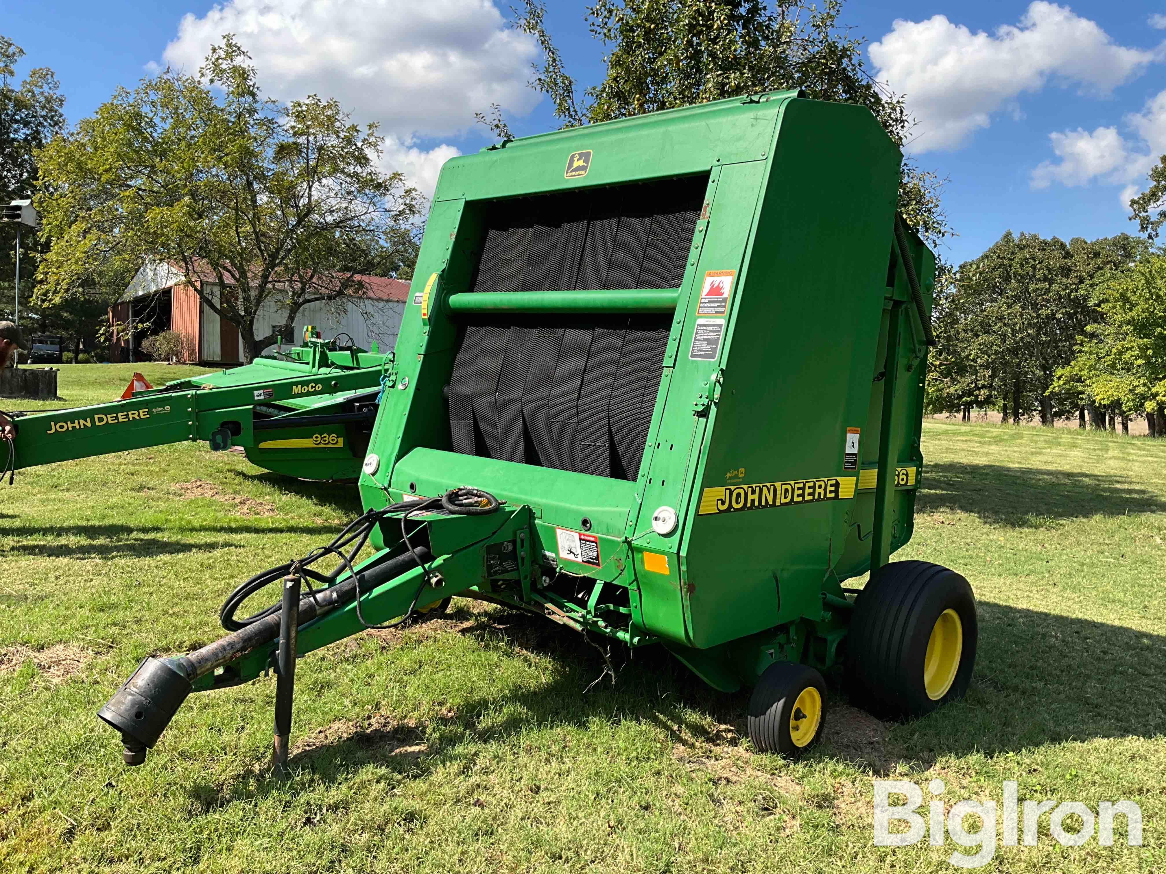 1998 John Deere 566 Round Baler 