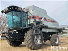 1993 Gleaner R62 Rear Wheel Assist Combine 