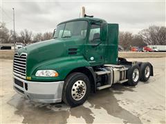 2013 Mack Pinnacle Day Cab T/A Truck Tractor 