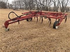 International 5500 Chisel Plow 