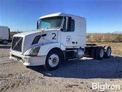 2005 Volvo VNL64T T/A Truck Tractor 