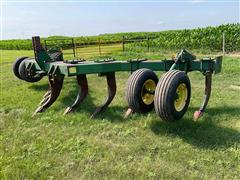 John Deere 915 11-Shank V-Ripper 