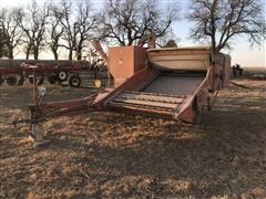 Allis-Chalmers 66 (B Series) Pull Type Combine 